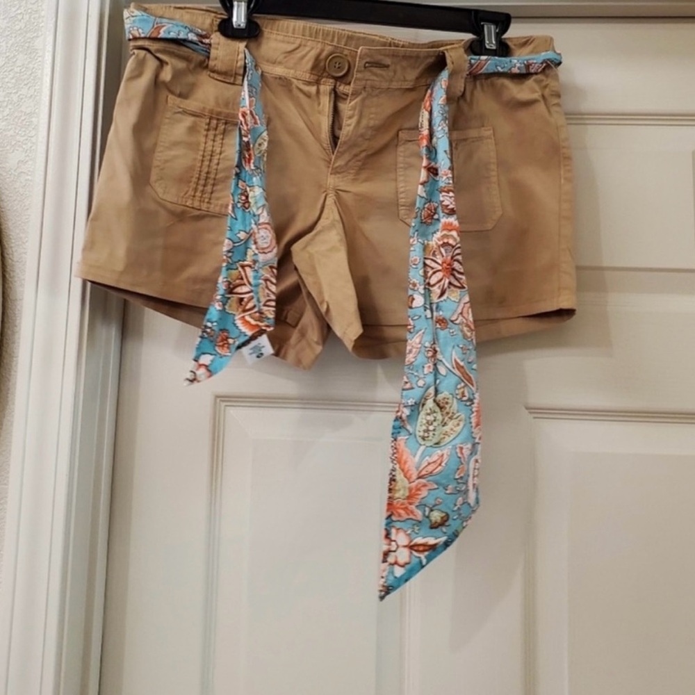 Motherhood maternity Women's Shorts with Floral Belt are a size small.